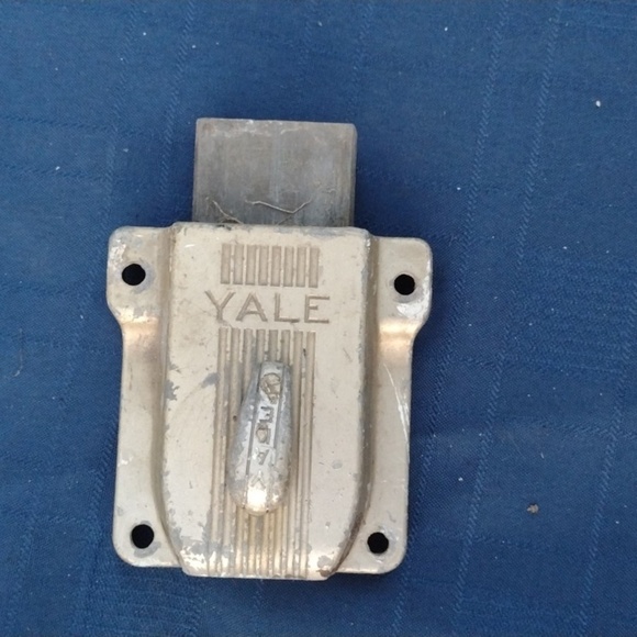 Yale Lock - Picture 2 of 2